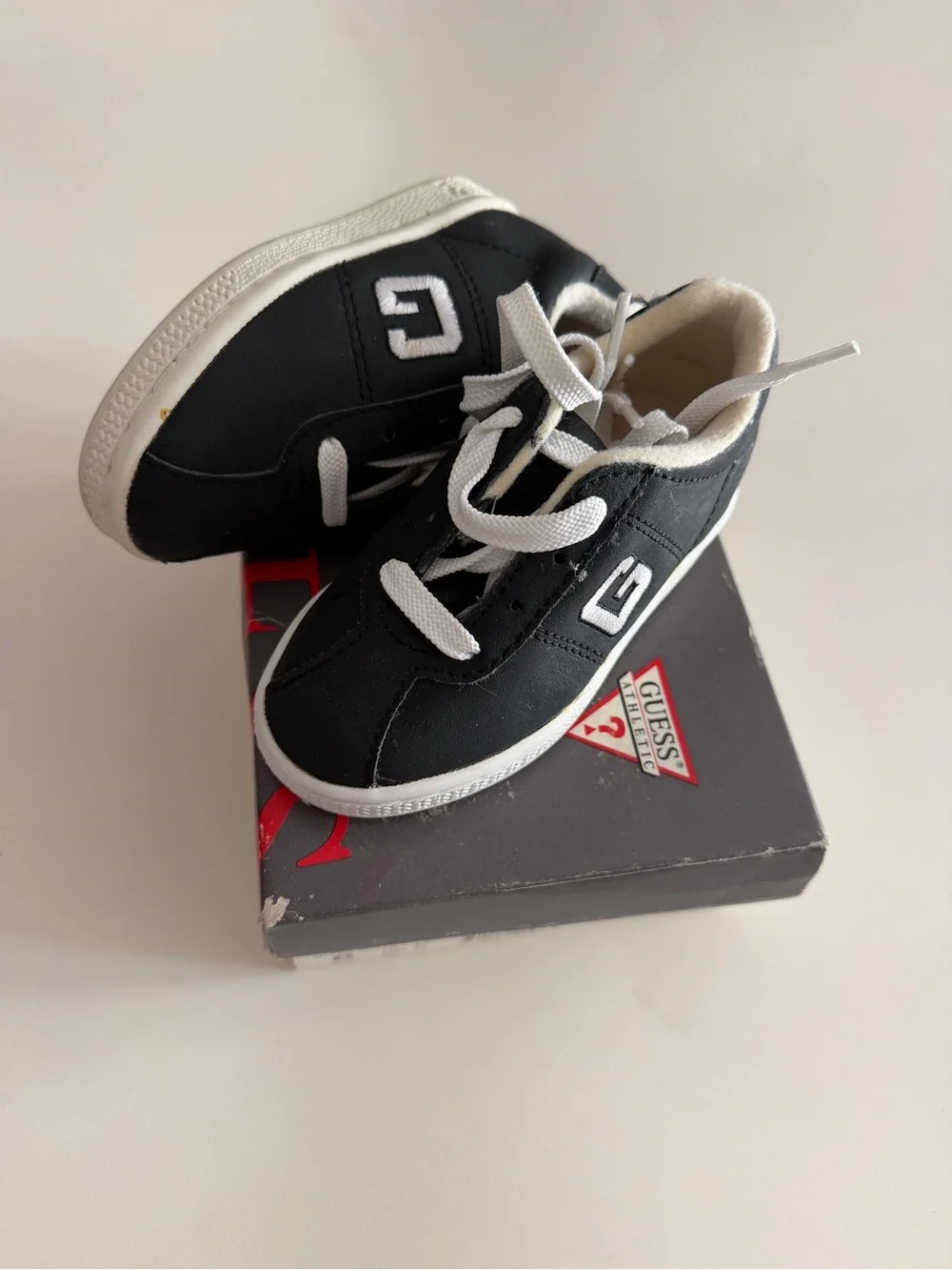 Vintage Baby Guess sneakers Riviera Shoes Size 6 Black White New Old Stock Box